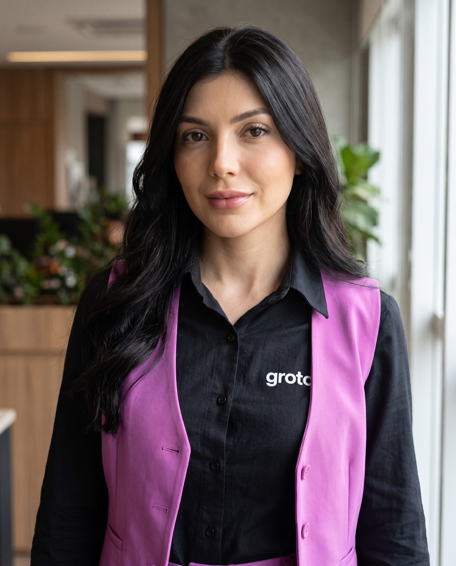Consultora da Groto em escritório